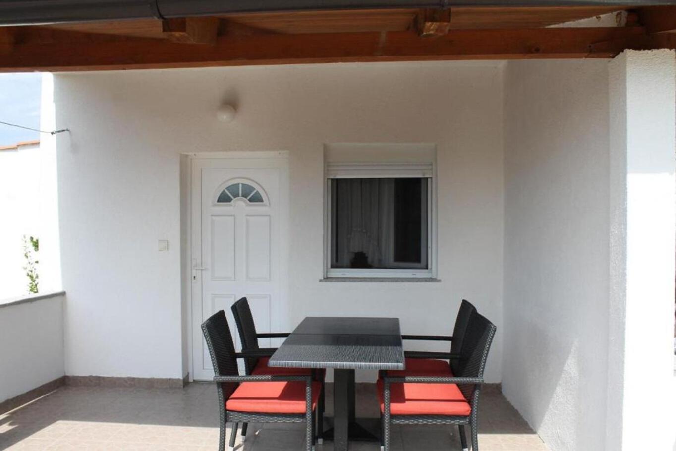 Snjeza - 80 M From